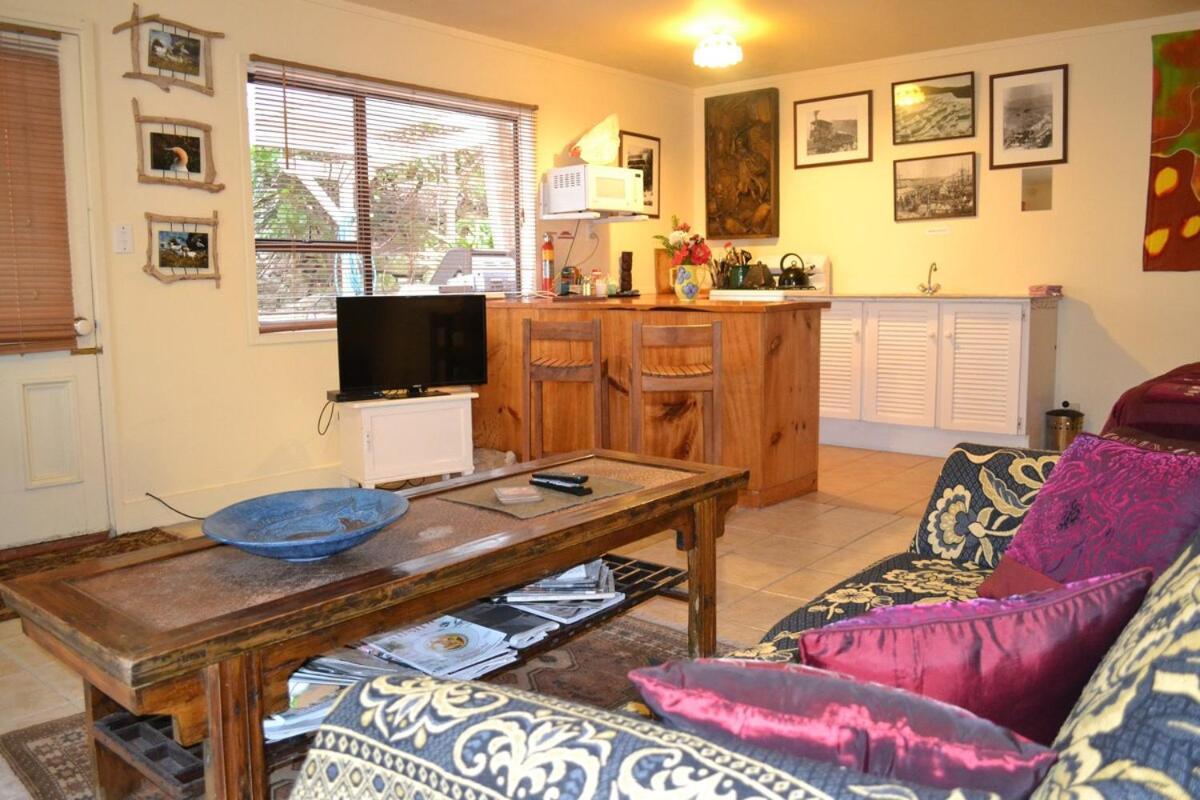 Great Barrier Oasis Lodge Tryphena Dış mekan fotoğraf