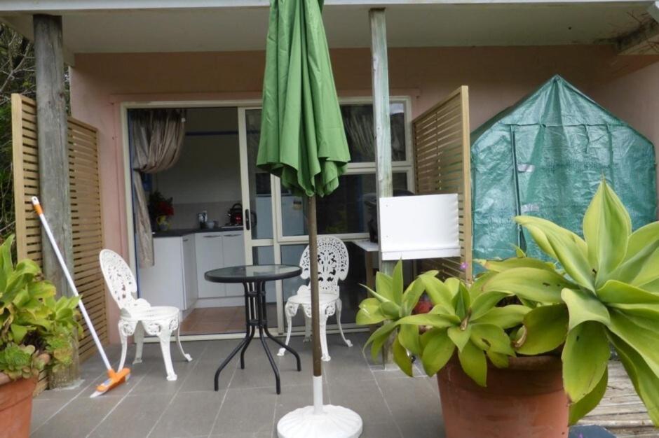 Great Barrier Oasis Lodge Tryphena Dış mekan fotoğraf